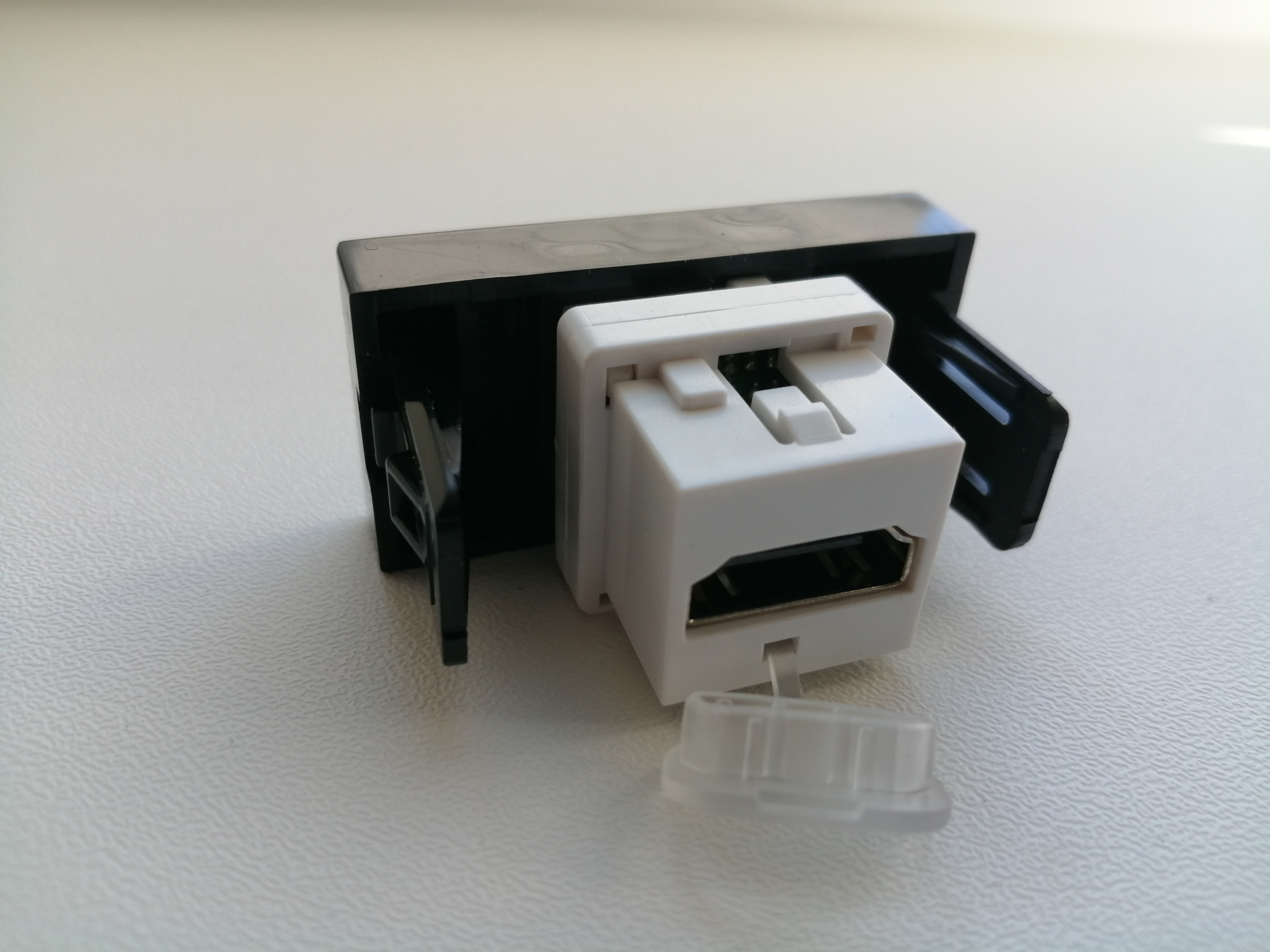 Výklopná elektrická vestavná zásuvka - MODULOVÝ SYSTÉM - modul HDMI bílý