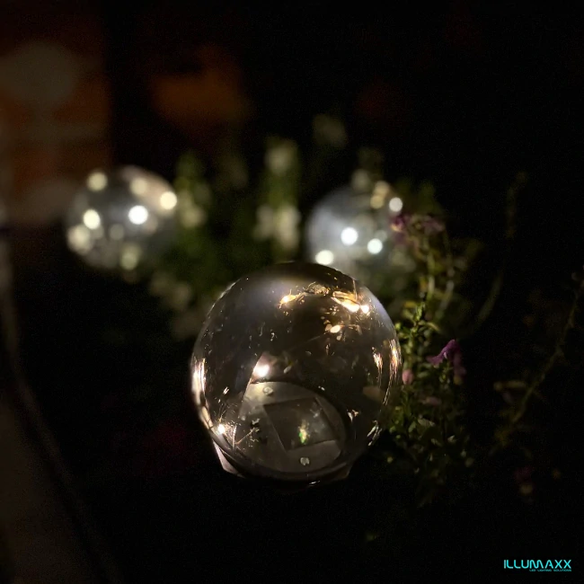 ILLUMAXX Solární LED zahradní koule 10 cm černá
