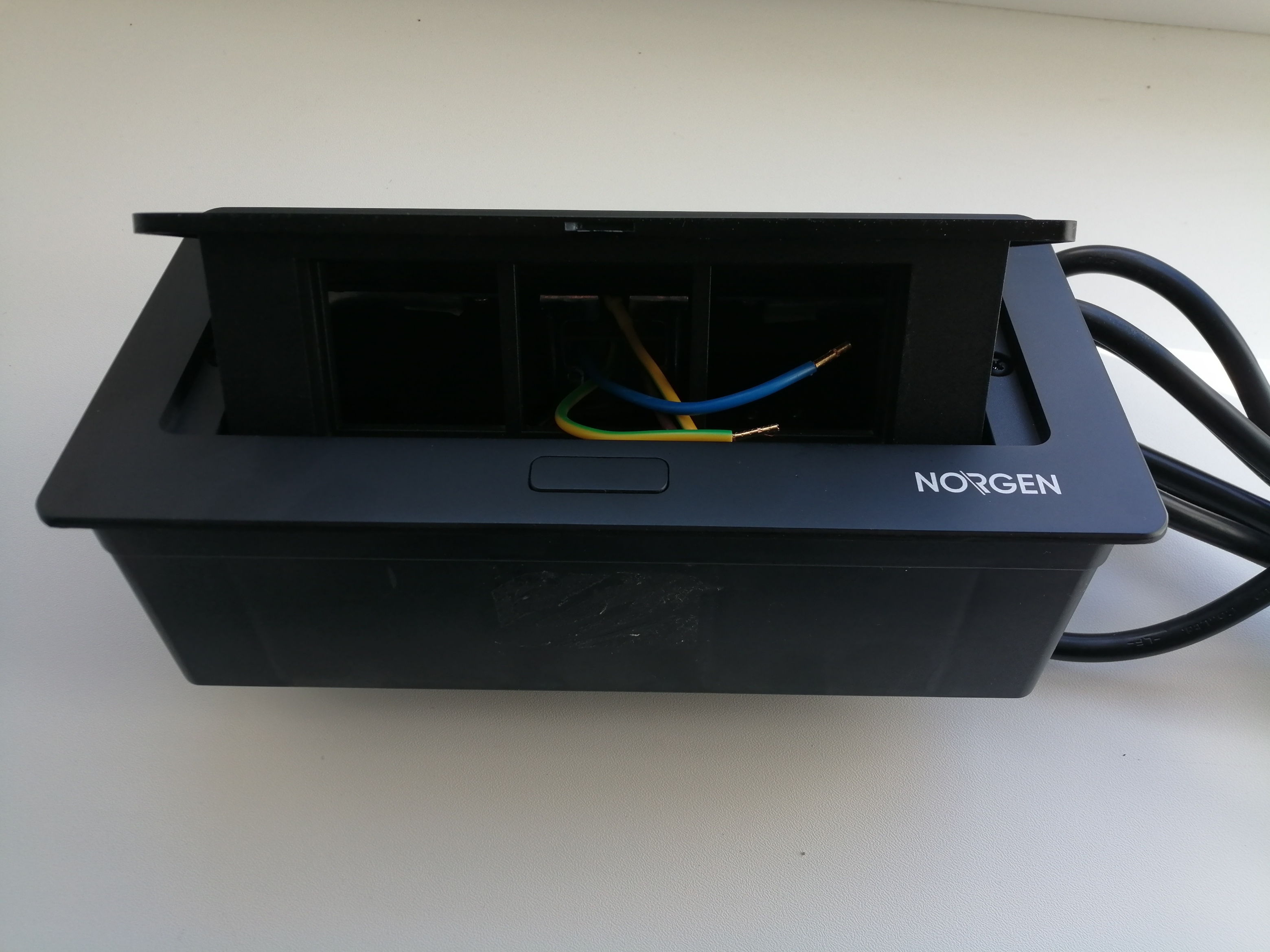 Výklopná elektrická zásuvka MODULOVÝ SYSTÉM, černá, oblé hrany s kabelem