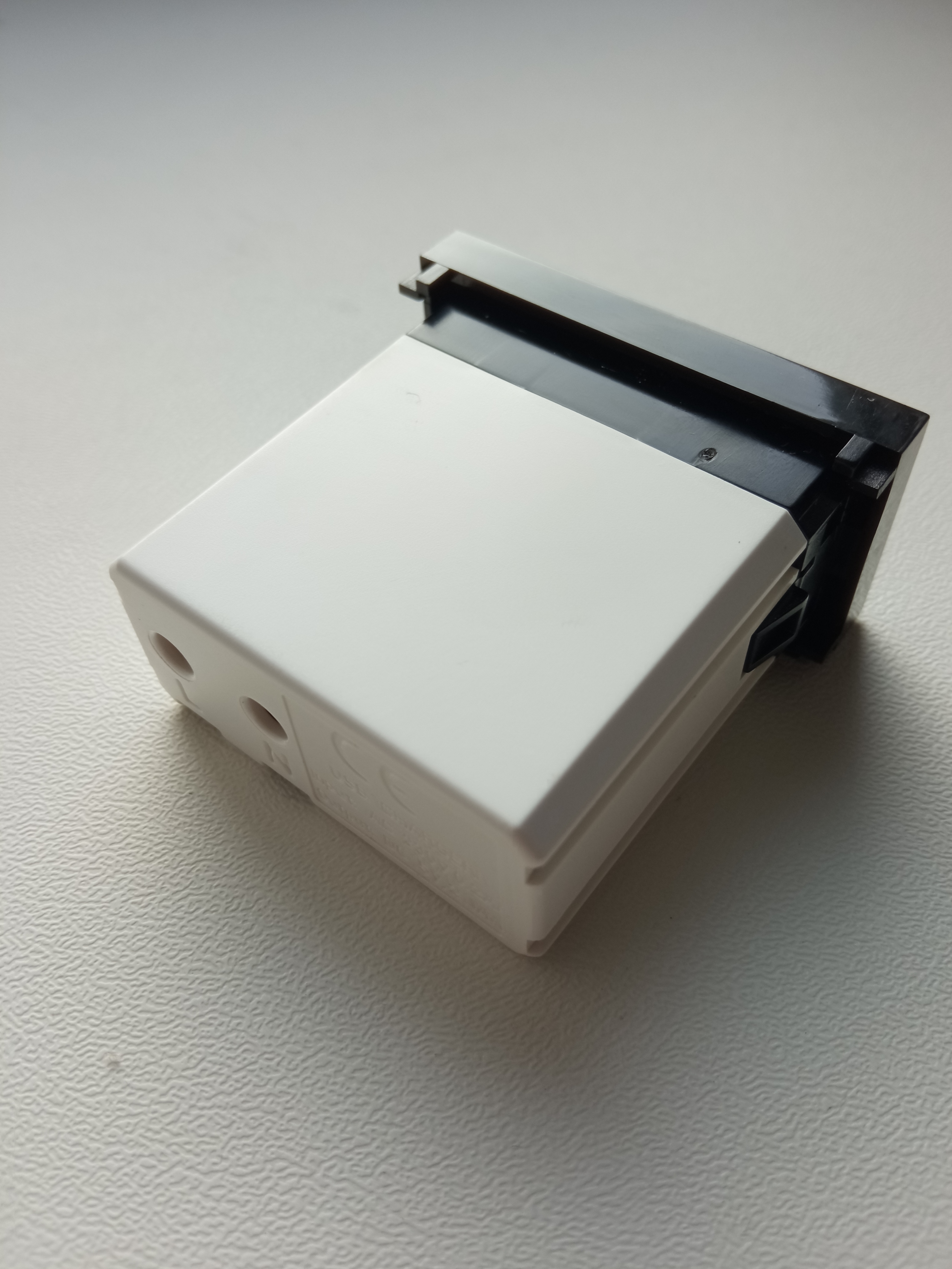 Výklopná elektrická vestavná zásuvka - MODULOVÝ SYSTÉM - modul 1xUSB nabíjecí