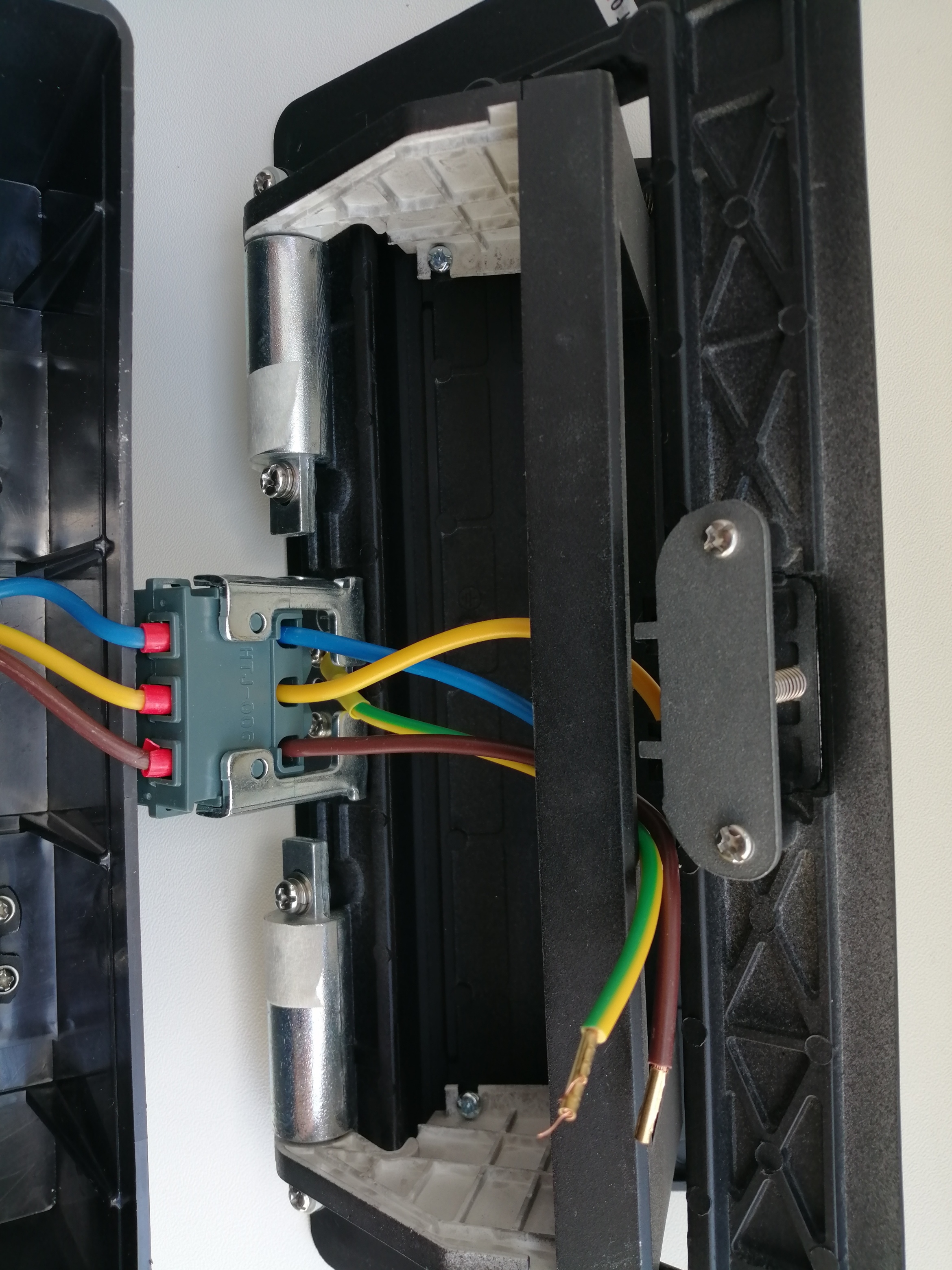 Výklopná elektrická zásuvka MODULOVÝ SYSTÉM, černá, oblé hrany s kabelem